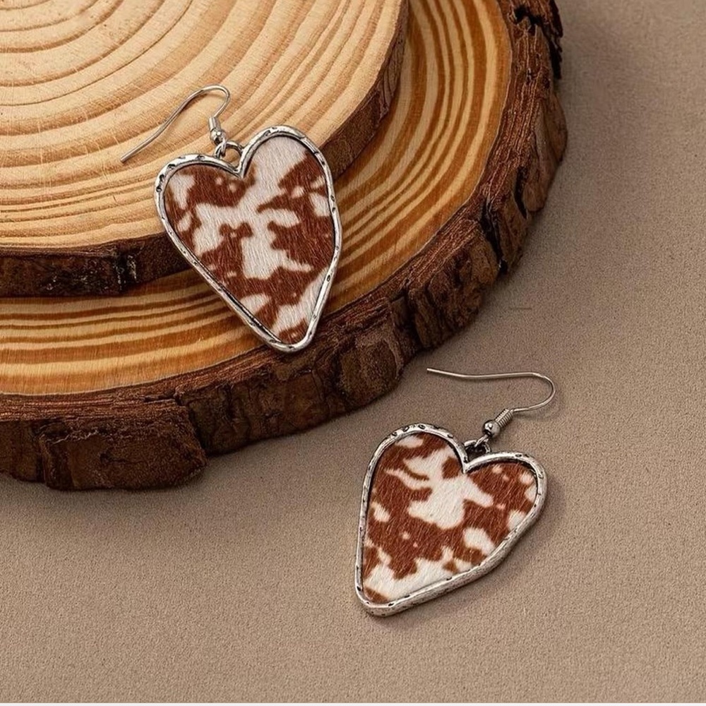 Bohemian Style Heart-Shaped Brown & White Cow Print Drop Fashion Earrings - Picture 1 of 5